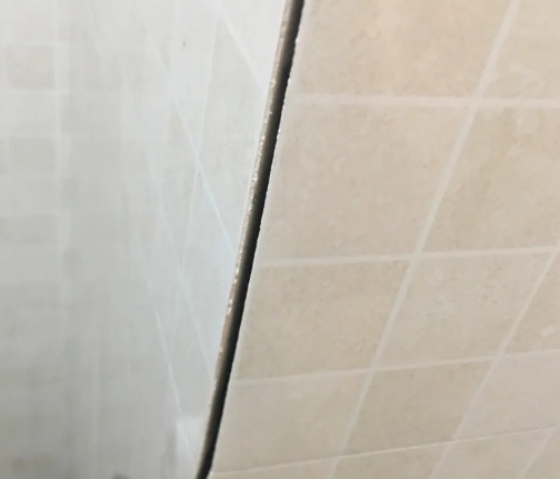 舟山市瓷砖空鼓维修公司分享阳台瓷砖脱落的修复过程可以分为以下几个步骤